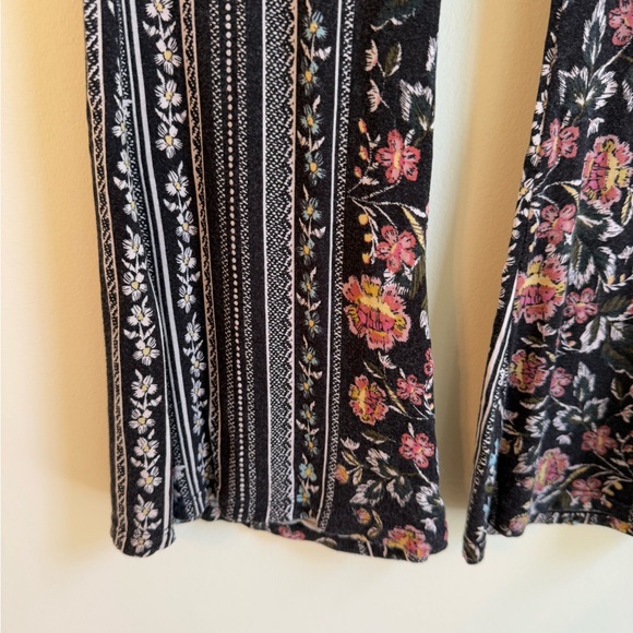 Art Class Black and Pink Floral Flare Pants *GOOD USED CONDITION* - Picture 3 of 6
